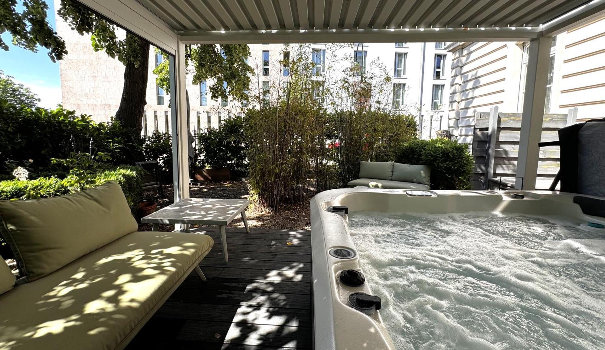 Historical Luxury Homes - Stadtvilla Mit Jacuzzi Und Garten Fryburg Bryzgowijski Zewnętrze zdjęcie