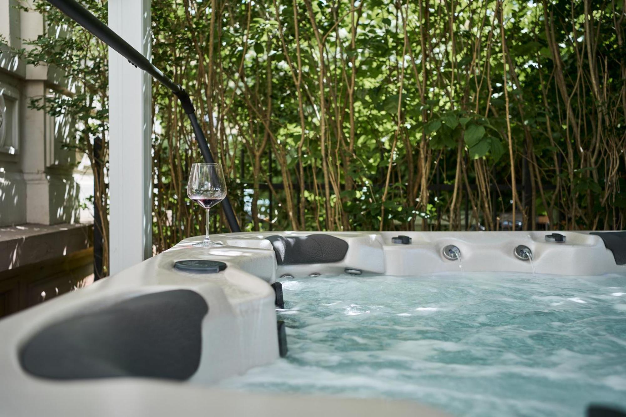 Historical Luxury Homes - Stadtvilla Mit Jacuzzi Und Garten Fryburg Bryzgowijski Zewnętrze zdjęcie